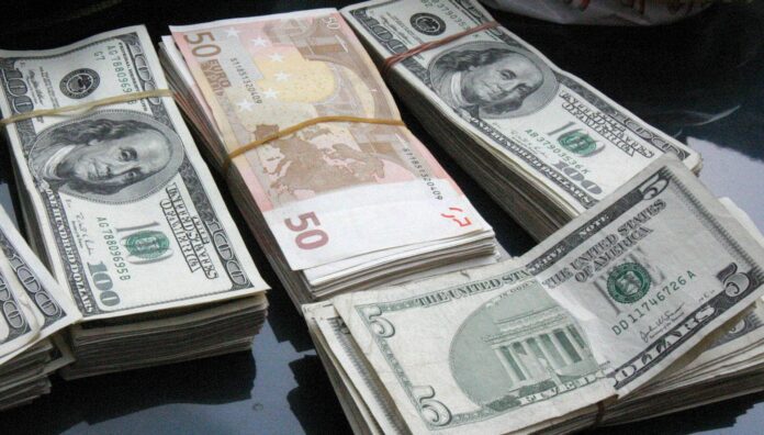 La Secretaría de Hacienda y Crédito Público (SHCP) de México anunció este martes una operación de financiamiento en los mercados internacionales por 6.300 millones de dólares, con el objetivo de recomprar deuda externa de corto plazo y reducir en un 37 % las amortizaciones programadas para los próximos tres años. Imagen de archivo. EFE/Mario Guzmán
