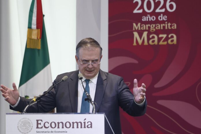 El secretario de Economía de México, Marcelo Ebrard, habla en una rueda de prensa este martes, en Ciudad de México (México). EFE/Sáshenka Gutiérrez
