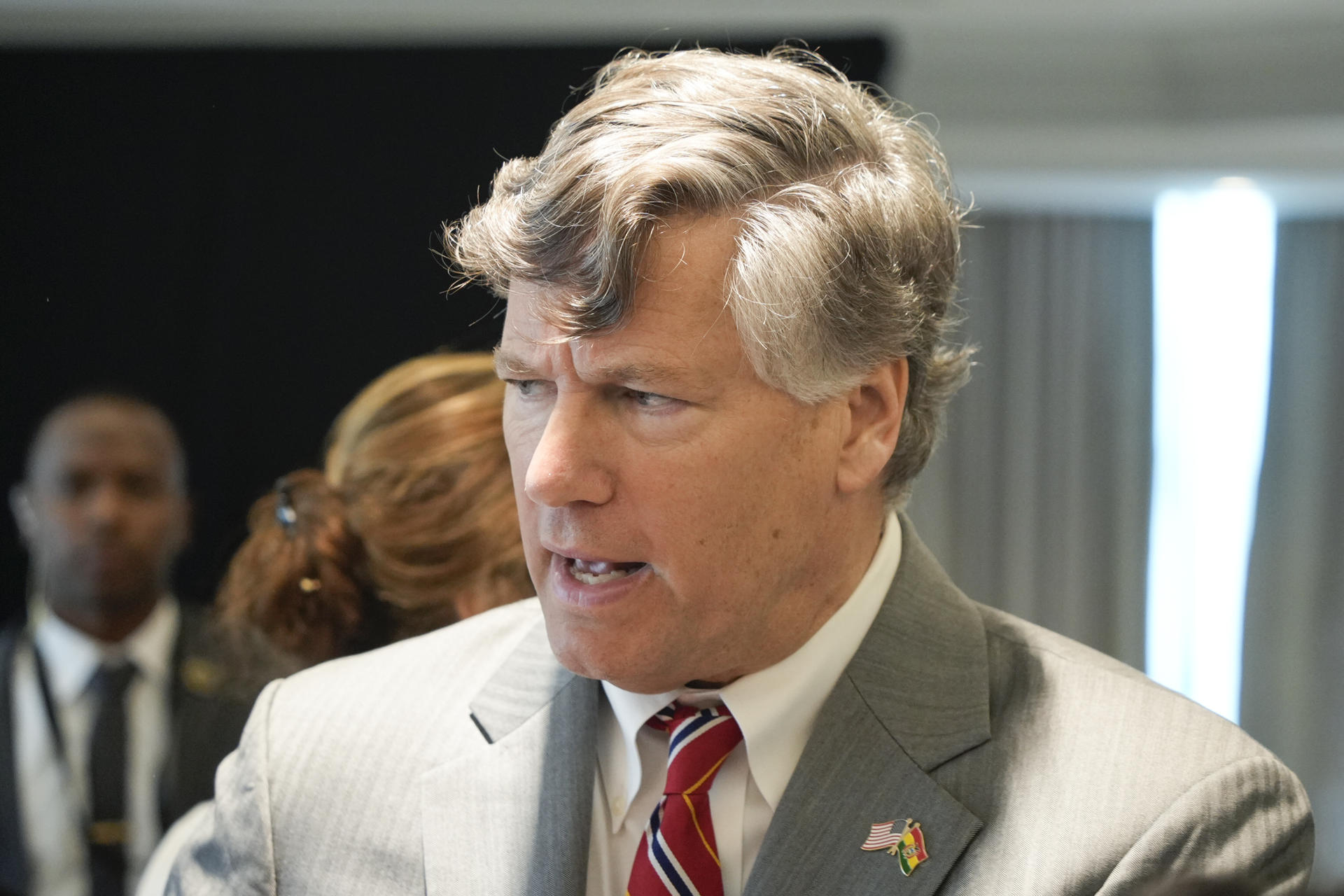El subsecretario de Estado de los Estados Unidos, Christopher Landau, asiste a una reunión paralela con integrantes de la Organización de Estados Americanos (OEA) para atender crisis de Bolivia, este martes en Ciudad de Panamá (Bolivia). EFE/ Aris Mariota
