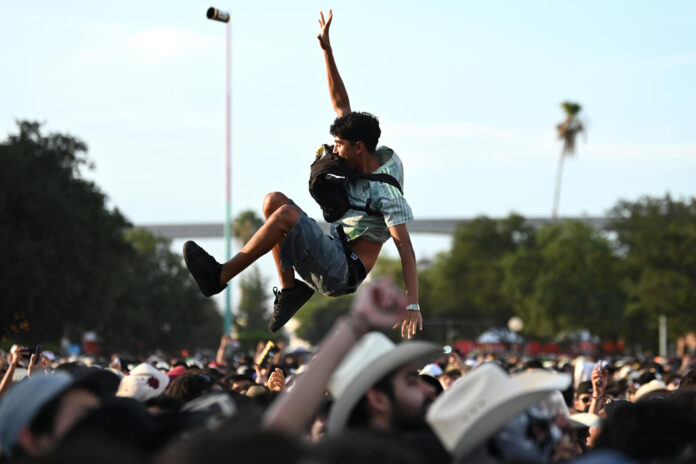 Aficionados de México celebran durante la transmisión del partido del Mundial de la FIFA 2026 entre México - Corea del Sur en el Fan Fest en Monterrey (México). Imagen de archivo. EFE/ Miguel Sierra
