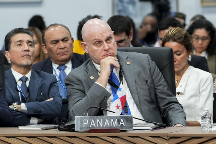 El viceministro de Asuntos Multilaterales y Cooperación de Panama, Carlos Guevara Mann, asiste al segundo día de la 56ª Asamblea General de la Organización de los Estados Americanos (OEA) este martes, en Ciudad de Panamá (Panamá). EFE/ Walter Hurtado
