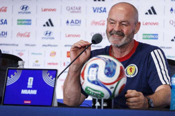 El seleccionador de Escocia, Steve Clarke, asiste a una rueda de prensa un día antes del partido del Grupo C de la Copa Mundial de la FIFA 2026 entre Escocia y Brasil en el Miami Stadium de Miami, Florida (EE.UU.). EFE/CRISTOBAL HERRERA-ULASHKEVICH
