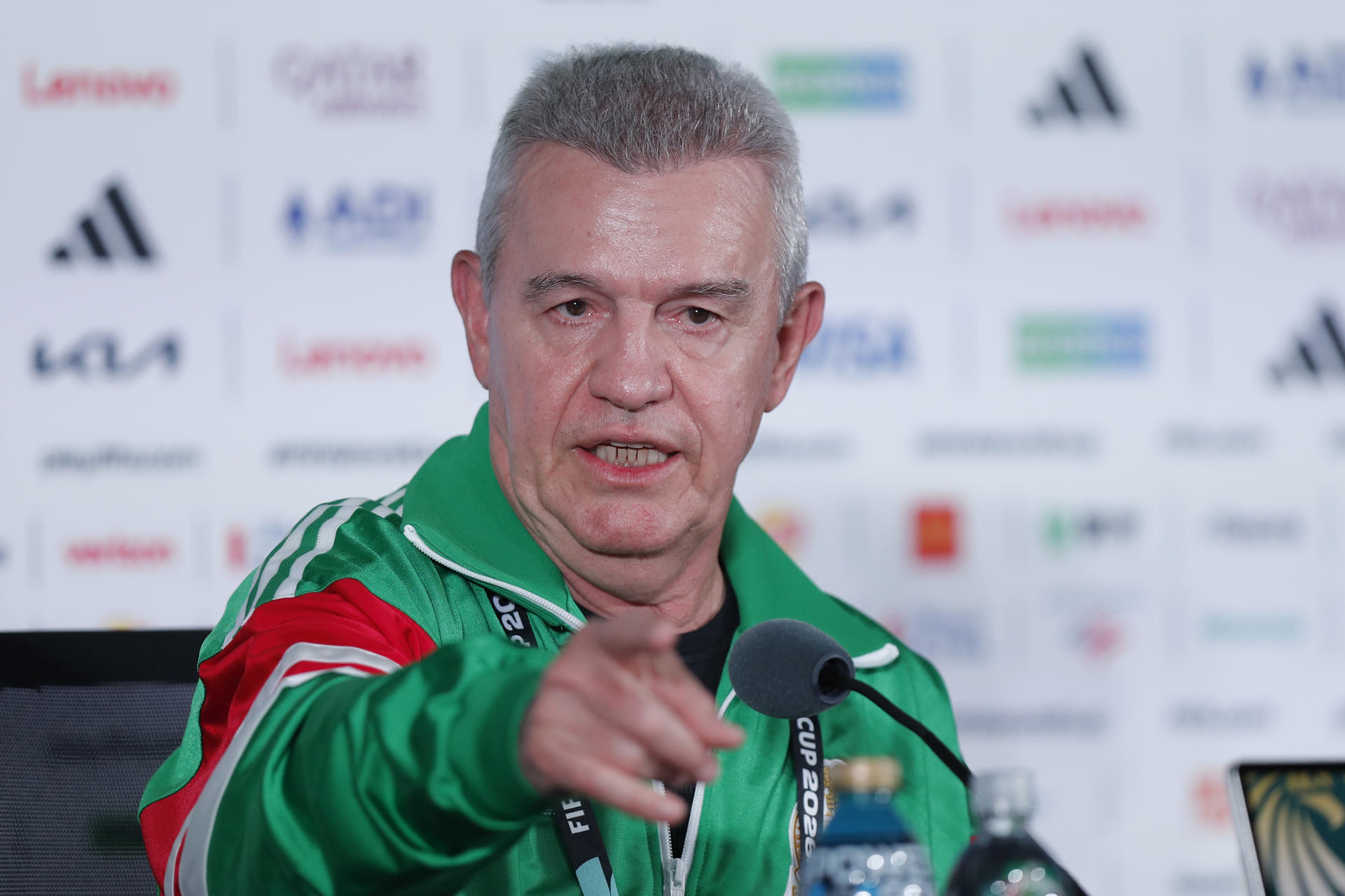 El seleccionador de México, Javier Aguirre, habla en una rueda de prensa este martes, previo al partido contra República Checa del Mundial de la FIFA 2026 en Ciudad de México (México). EFE/ Isaac Esquivel