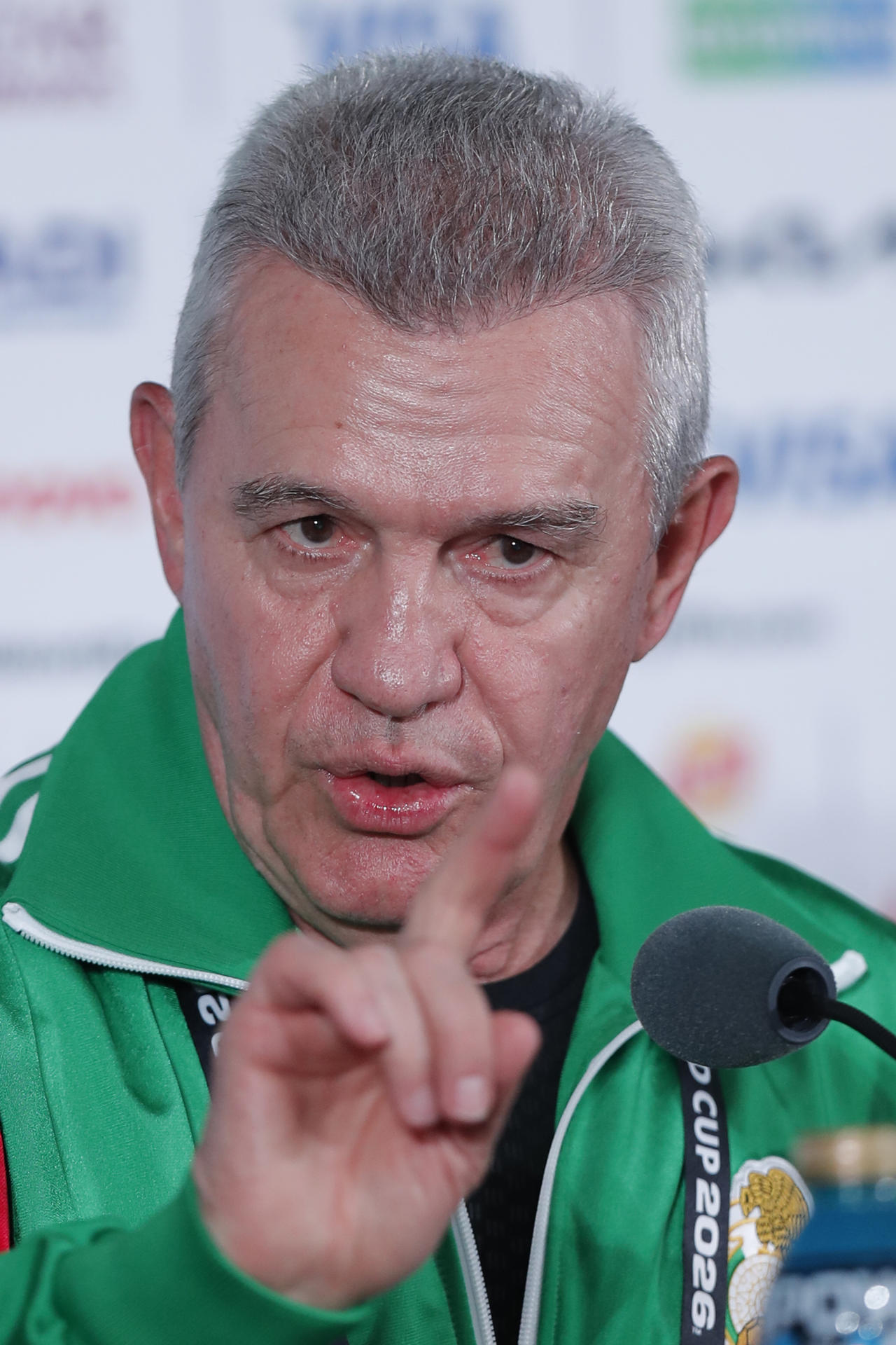 El seleccionador de México, Javier Aguirre, habla en una rueda de prensa este martes, previo al partido contra República Checa del Mundial de la FIFA 2026 en Ciudad de México (México). EFE/ Isaac Esquivel