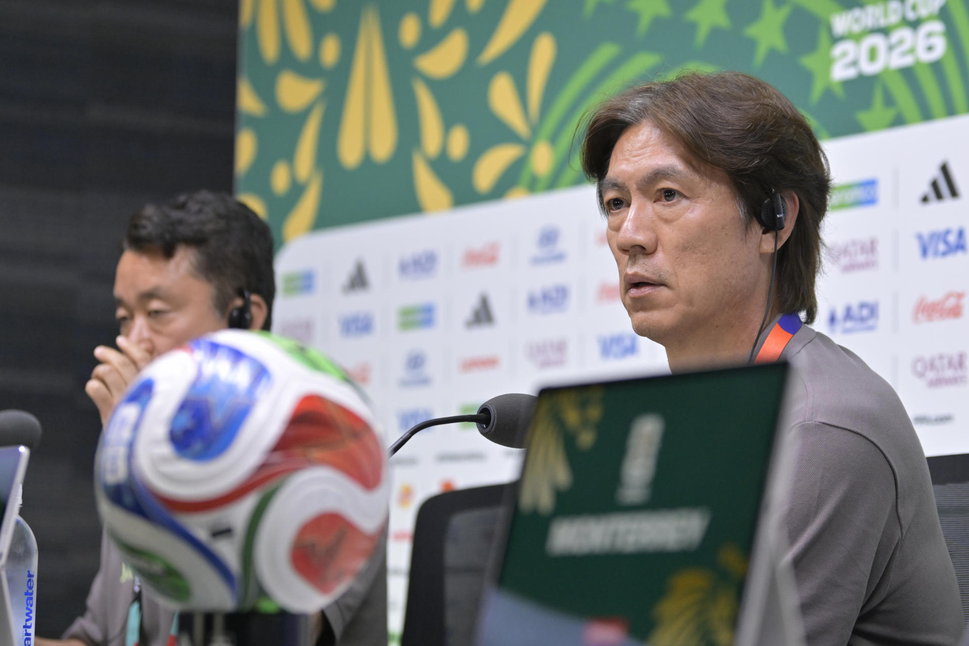 El seleccionador de Corea del Sur Hong Myung-bo habla en una rueda de prensa este martes, en Monterrey (México). EFE/ Miguel Sierra