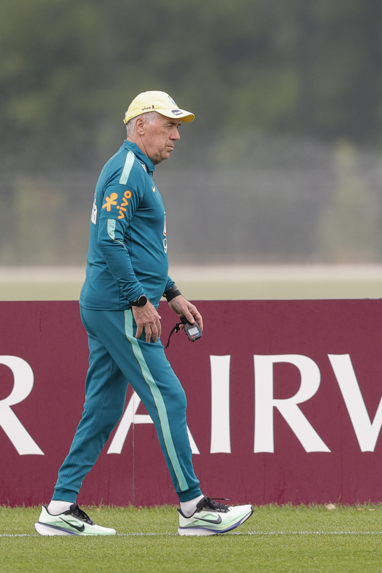 El seleccionador de Brasil, Carlo Ancelotti, dirige un entrenamiento en el centro deportivo Columbia Park, en Morristown, Nueva Jersey (EE.UU.). EFE/Sebastião Moreira
