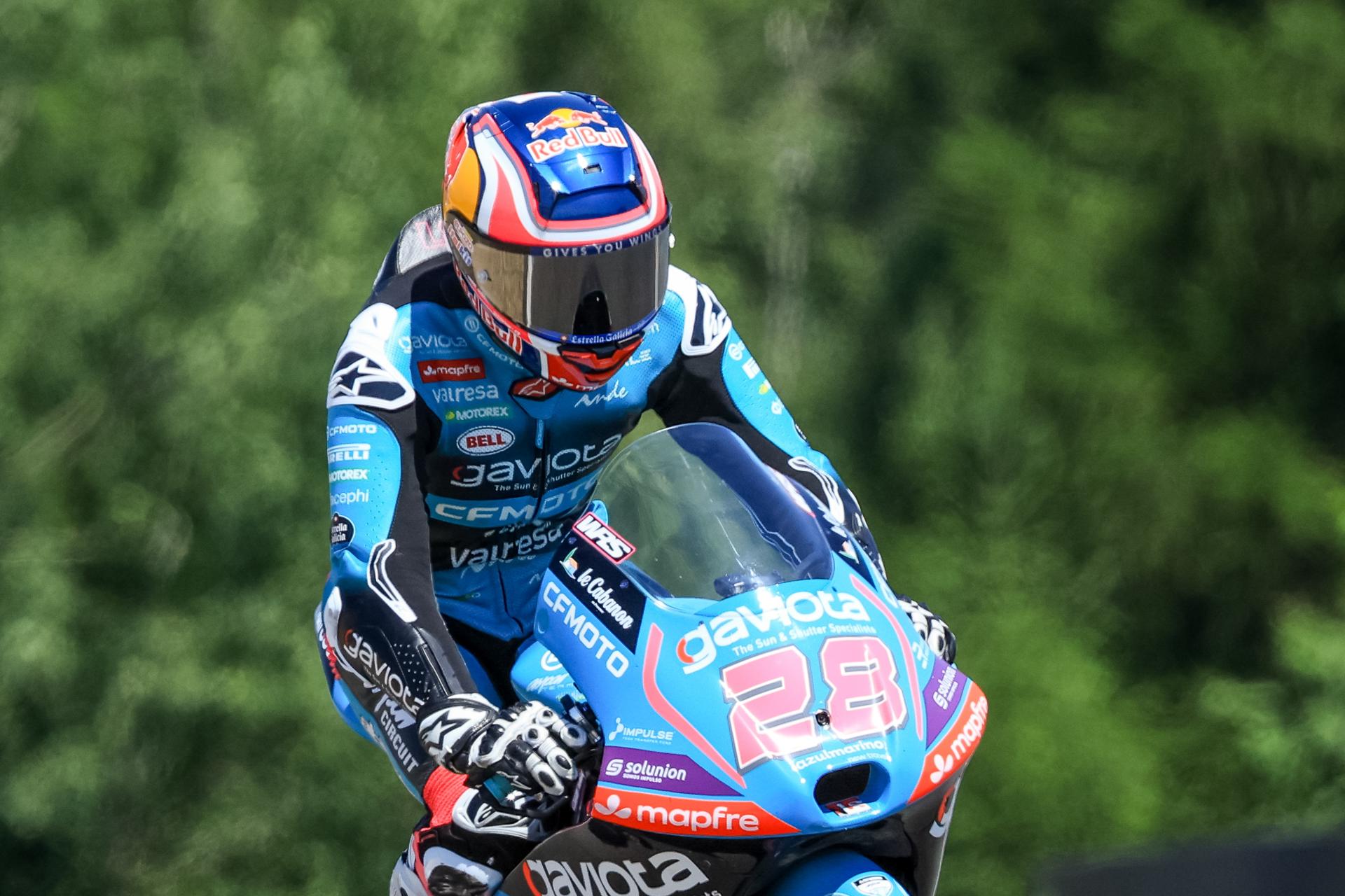 El piloto español Maximo Quiles, el pasado 20 de junio, durante su participación en el Gran Premio de República Checa de motociclismo. EFE/MARTIN DIVISEK
