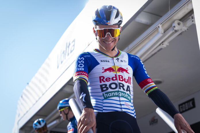 El ciclista belga Remco Evenepoel, en una imagen de archivo antes de la salida de la séptima y última etapa de la Volta Ciclista a Cataluña. EFE/Siu Wu
