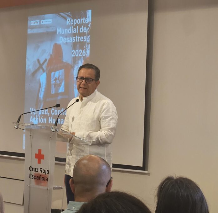 Xavier Castellanos, subsecretario para el Desarrollo y la Coordinación de las Sociedades Nacionales de la Federación Internacional de la Cruz Roja y la Media Luna Roja (IFRC), durante la presentación en Madrid del Informe Mundial de Desastres 2026. EFE/Natalia Arriaga
