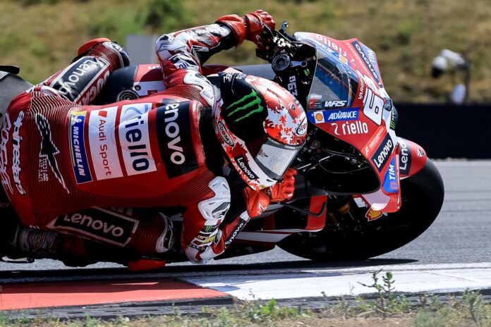 El piloto italiano Francesco Bagnaia, de Ducati Lenovo Team, en una imagen de archivo. EFE/EPA/MARTIN DIVISEK
