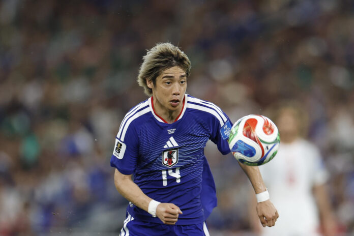 Fotografía del 21 de junio de 2026 en la que se observa a Junya Ito, de Japón, al controlar el balón en un partido del grupo F del Mundial de la FIFA 2026 entre Túnez y Japón en el estadio BBVA en Monterrey (México). EFE/ Sashenka Gutiérrez
