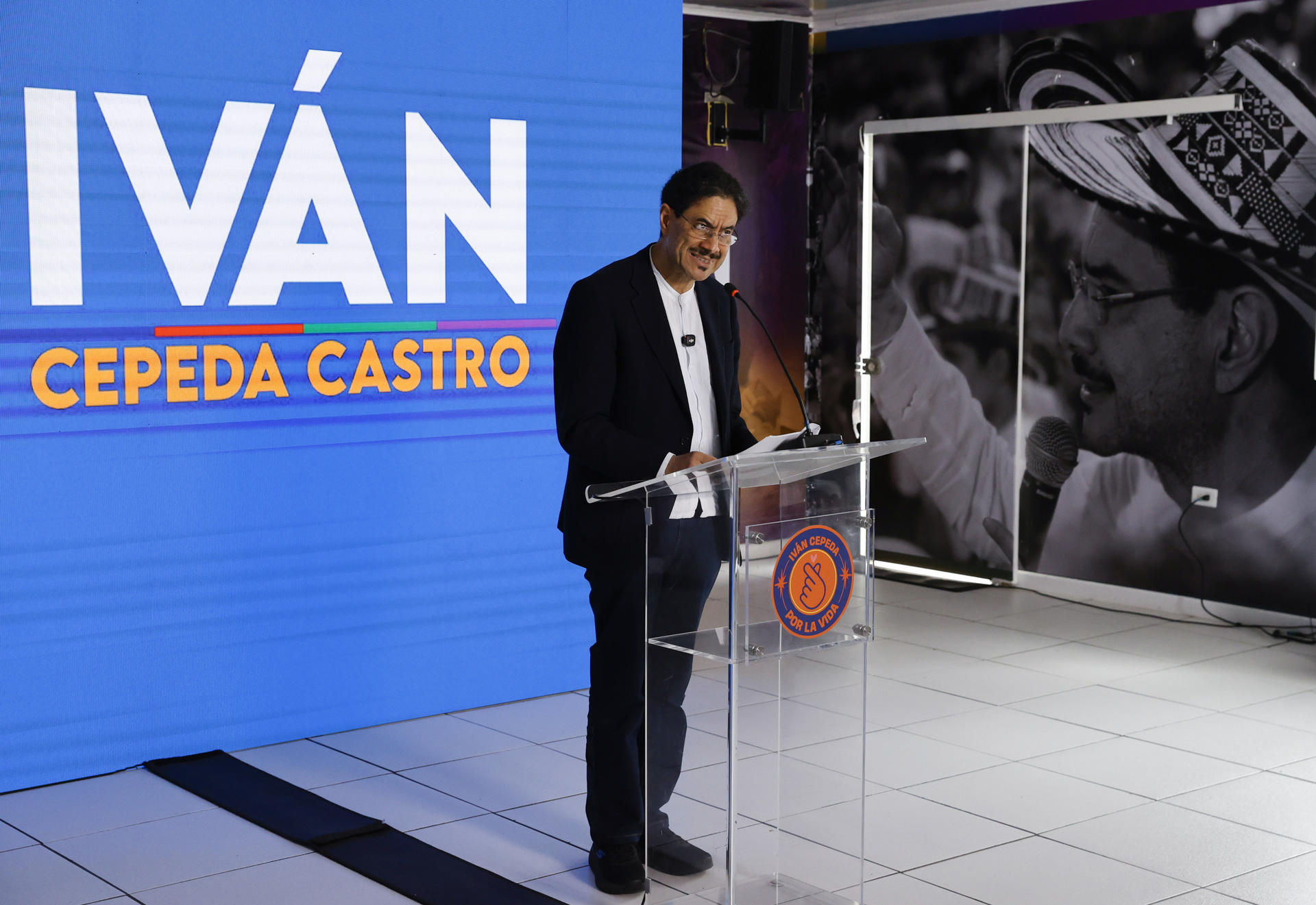El candidato de izquierda Iván Cepeda, habla durante una rueda de prensa este 24 de junio de 2026, en Bogotá (Colombia). EFE/ Mauricio Dueñas Castañeda