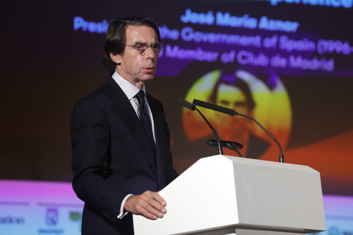El expresidente del Gobierno, José María Aznar durante su intervención en el Club de Madrid del Palacio de Cibeles en Madrid este miércoles. EFE/ Zipi
