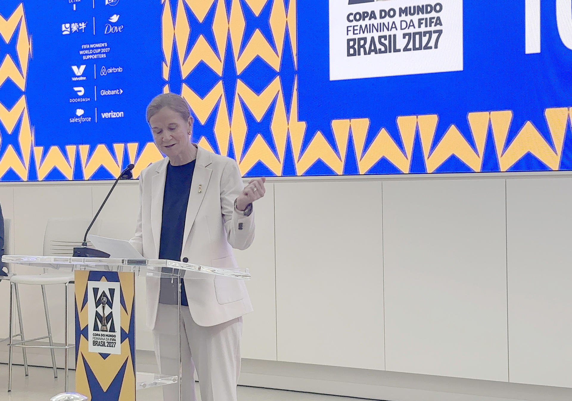 La máxima responsable de fútbol de la FIFA, Jill Ellis, habla durante un evento este miércoles en el Museo de la FIFA, en la Torre de la Libertad de Miami, Florida (EE.UU.). EFE/Pablo Urbón