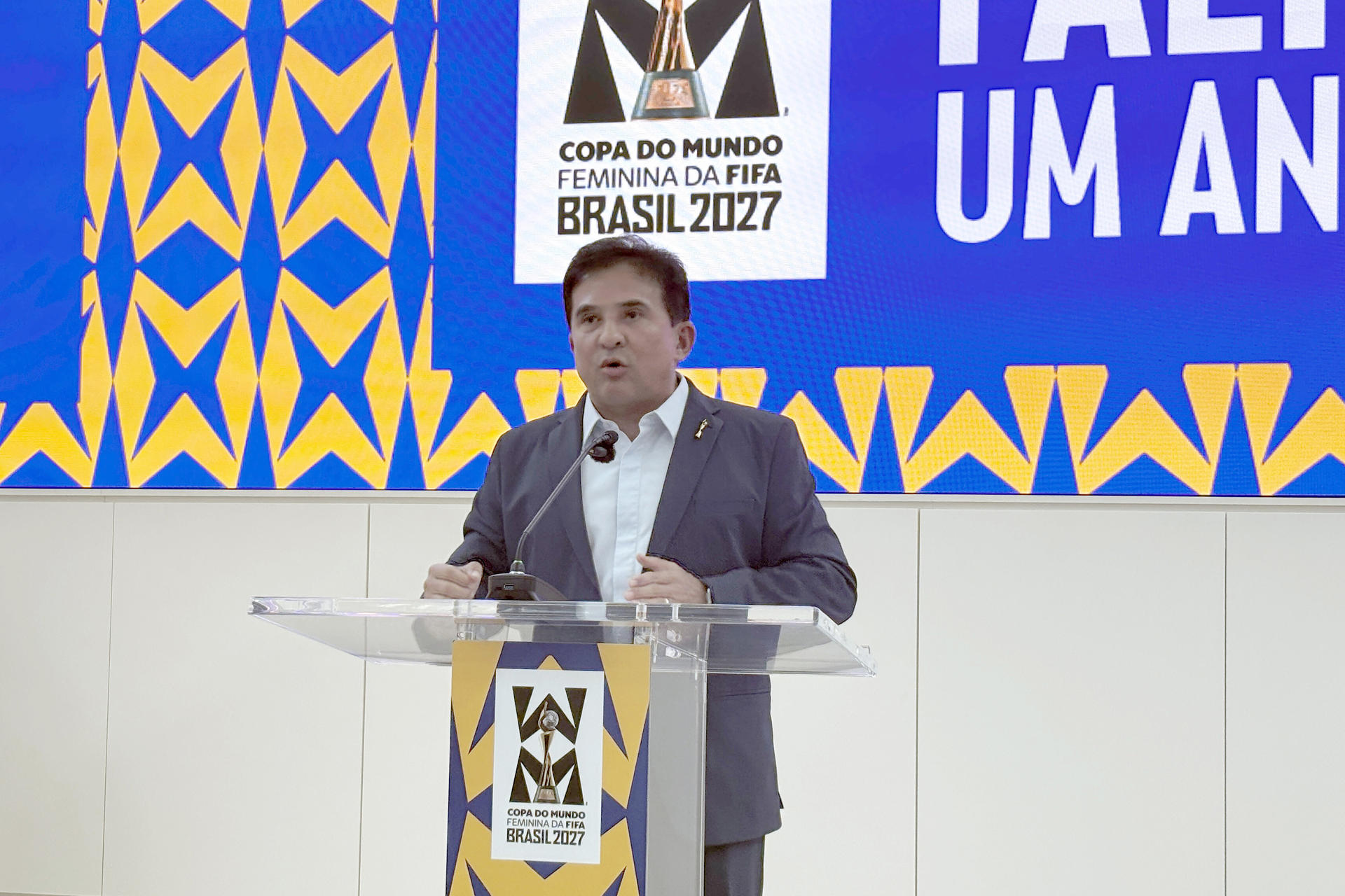 El ministro de Deportes de Brasil, Paulo Henrique Cordeiro, habla durante un evento este miércoles en el Museo de la FIFA, en la Torre de la Libertad de Miami, Florida (EE.UU.). EFE/Pablo Urbón