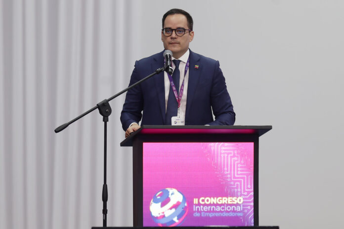 Fotografía de archivo vicepresidente sectorial de Economía en Venezuela y nuevo gobernador ante el BID, Calixto Ortega, en Caracas (Venezuela). EFE/ Ronald Peña R
