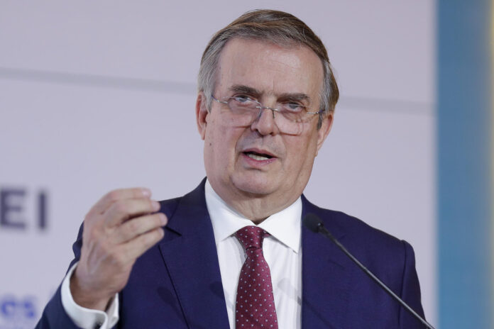 Fotografía de archivo donde aparece el secretario de Economía de México, Marcelo Ebrard. EFE/Isaac Esquivel
