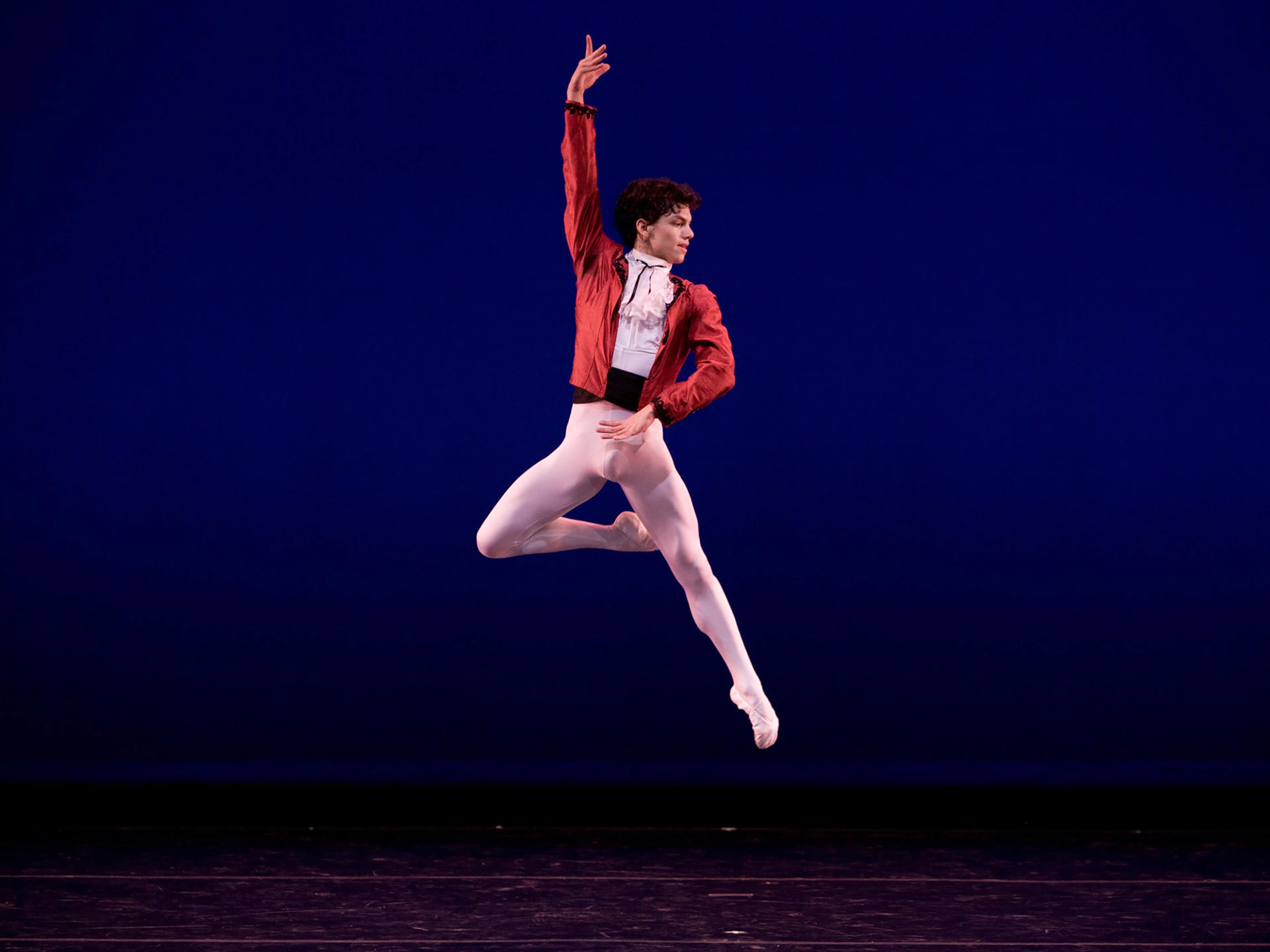 Fotografía cedida este 24 de junio por Rosalie O'Connor donde aparece Isaac Hernández, como Basilio, durante un momento del clásico 'Don Quixote'. EFE/Rosalie O'Connor
