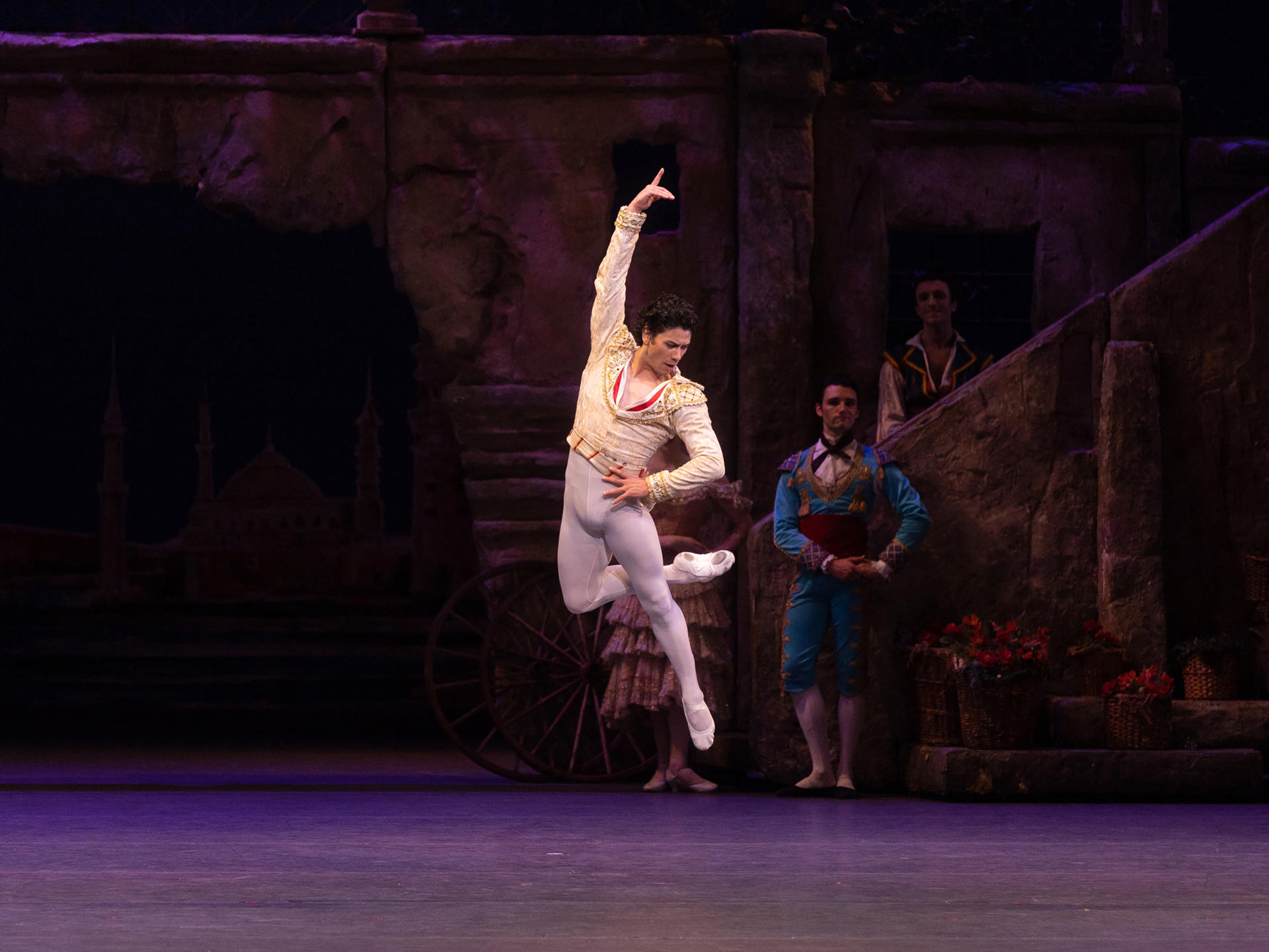 Fotografía cedida este 24 de junio por Rosalie O'Connor donde aparece Herman Cornejo, durante un momento del clásico 'Don Quixote'. EFE/Rosalie O'Connor
