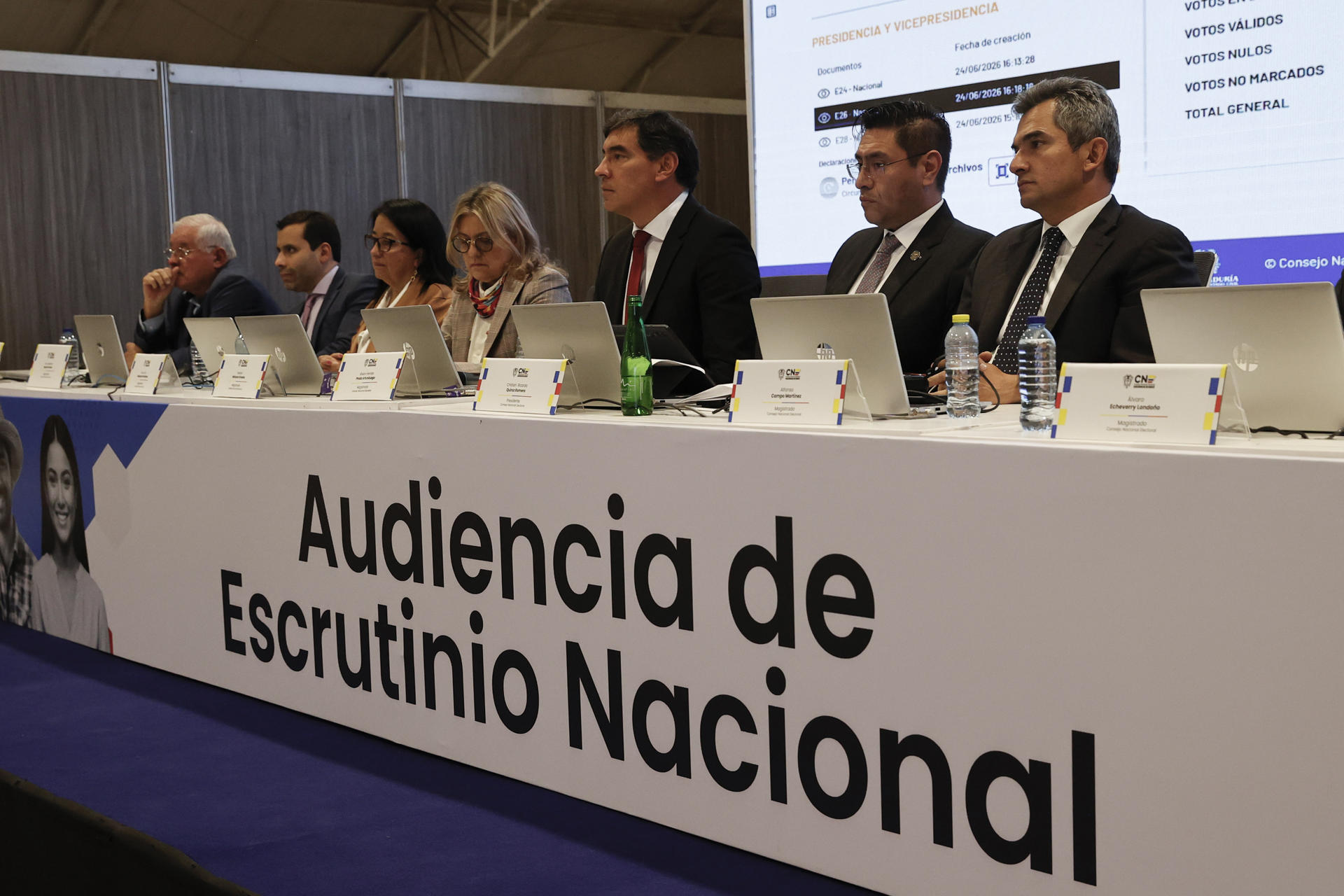Los magistrados del Consejo Nacional Electoral (CNE) anuncian a Abelardo de la Espriella como presidente electo de Colombia este miércoles en Bogotá (Colombia). EFE/ Mauricio Dueñas Castañeda
