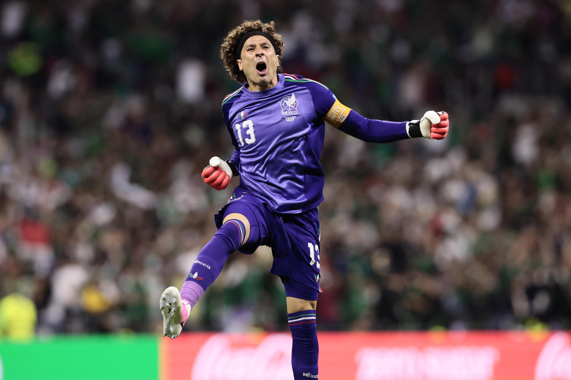 Guillermo Ochoa de México celebra un gol de Álvaro Fidalgo este miércoles, en un partido del grupo A del Mundial de la FIFA 2026 entre República Checa y México en el estadio Azteca en Ciudad de México (México). EFE/ José Méndez
