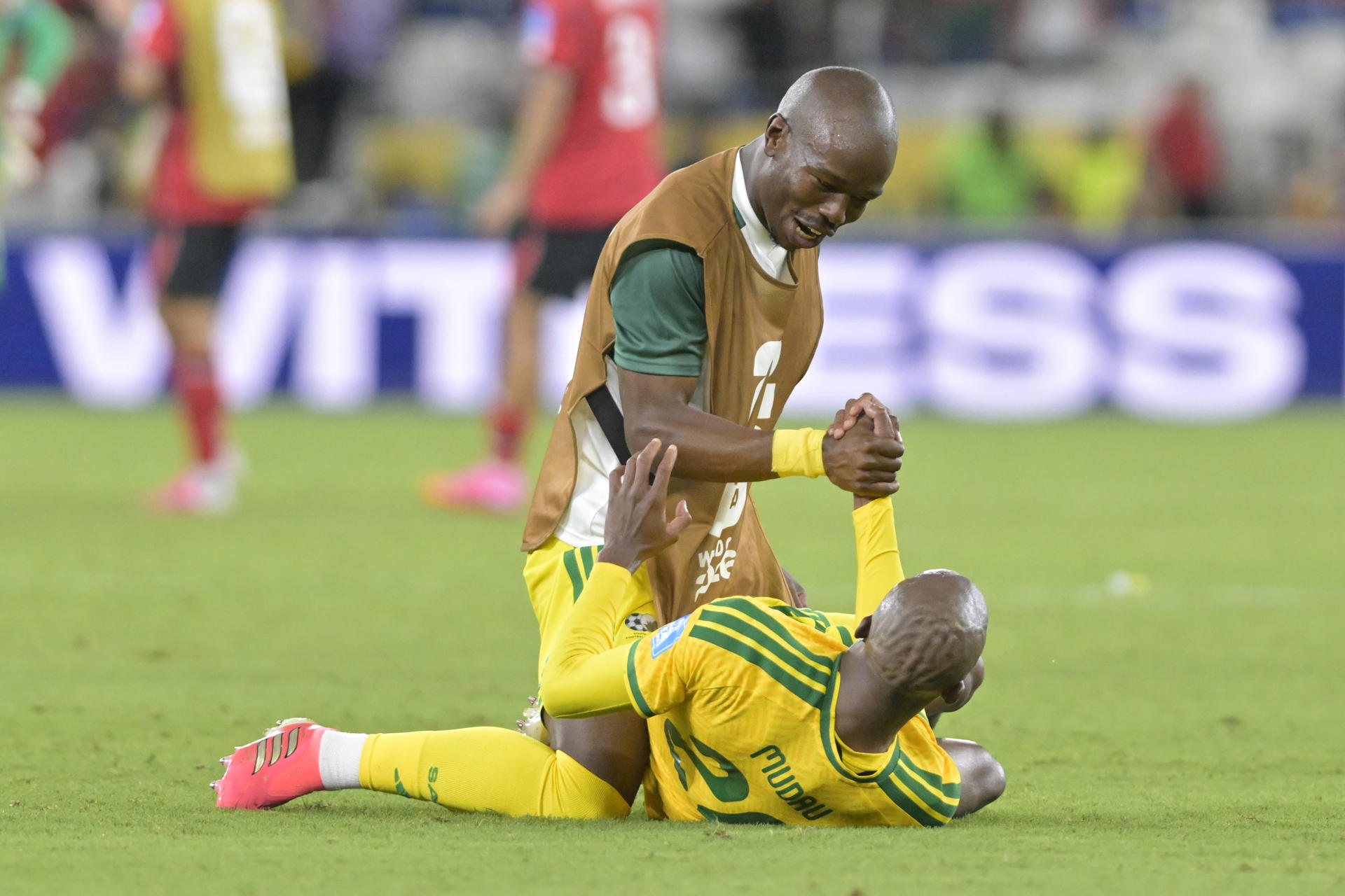 Jugadores de Sudáfrica celebran al final este miércoles, de un partido del grupo A del Mundial de la FIFA 2026 entre Sudáfrica y Corea del Sur en el estadio BBVA en Monterrey (México). EFE/ Miguel Sierra
