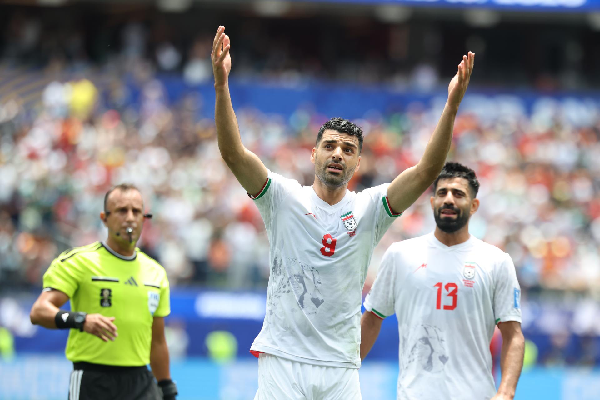 Fotografía del 21 de junio de 2026 en la que se observa a Mehdi Taremi, de Irán, al hacer un gesto durante el partido de la fase de grupos de la Copa Mundial de la FIFA 2026 entre Bélgica e Irán en Los Ángeles (EE.UU.). EFE/CHRISTOPHER TORRES
