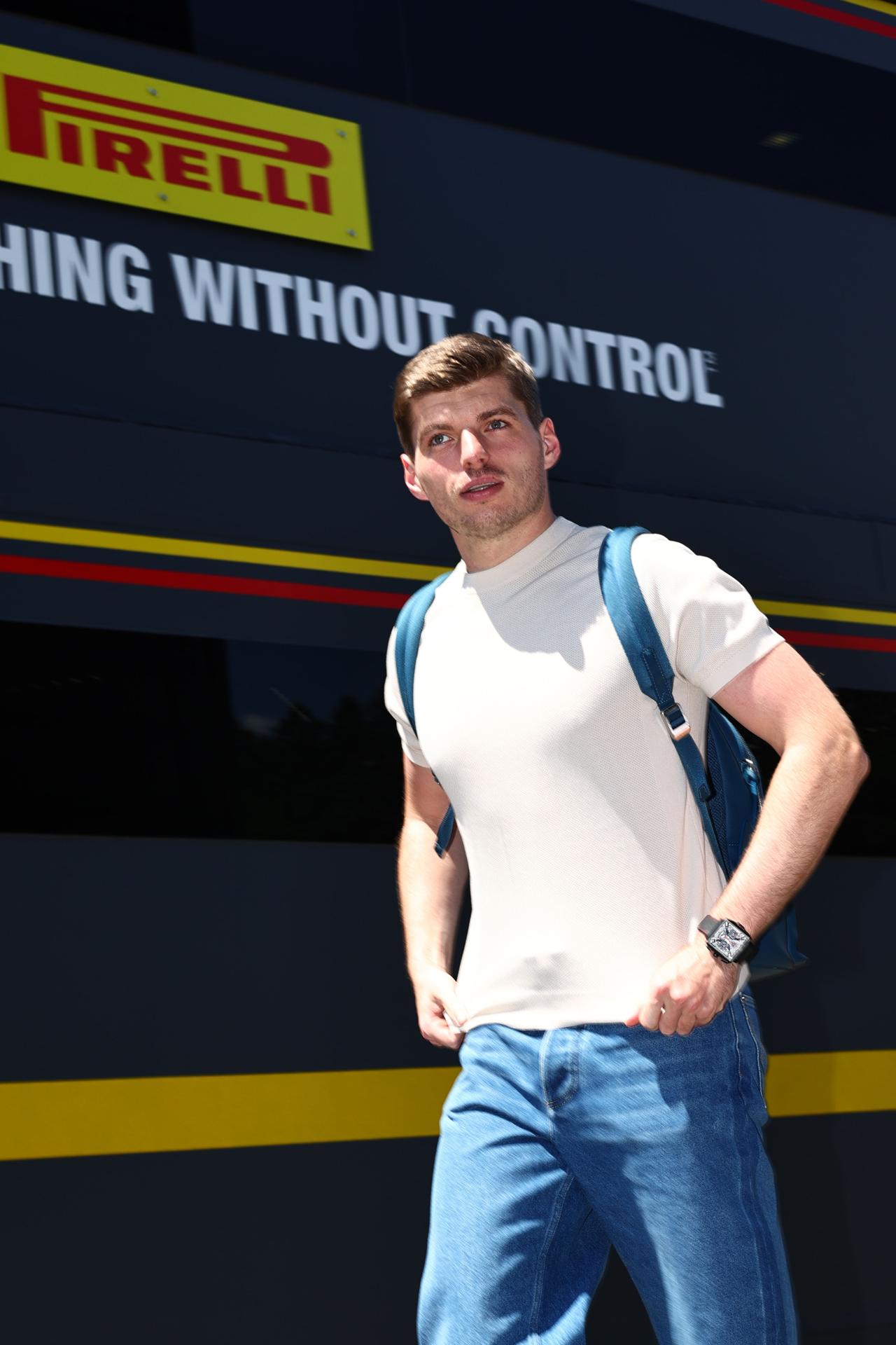 SPIELBERG (Austria), 25/06/2026.- El cuádruple campeón mundial neerlandés Max Verstappen (Red Bull) a su llegada al Red Bull Ring de Spielberg, sede del Gran Premio de Austria de Fórmula Uno. EFE/EPA/ANNA SZILAGYI
