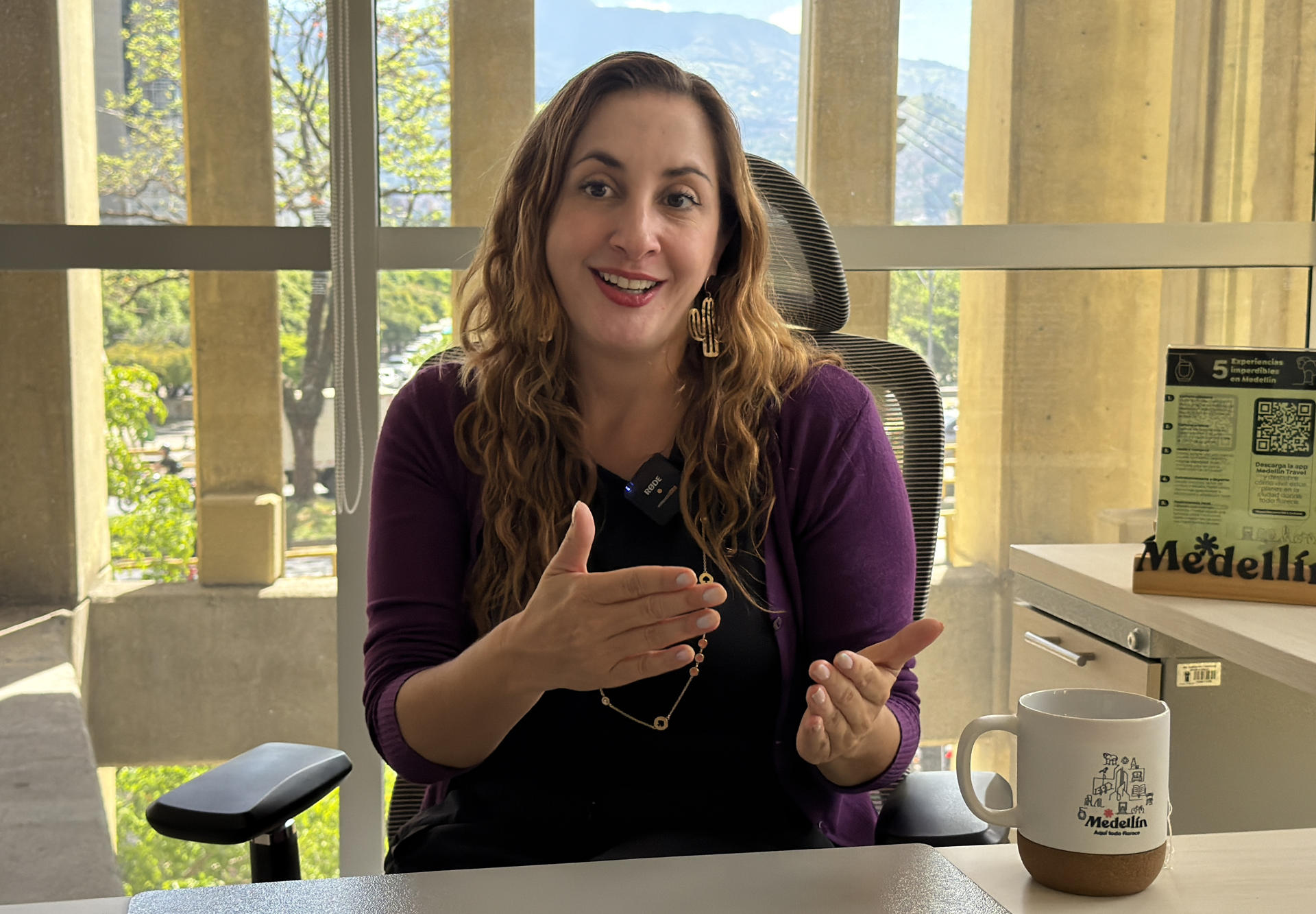 La secretaria de Turismo y Entretenimiento de Medellín, Ana María López, hablando durante una entrevista con EFE en Medellín (Colombia). EFE/Juan Diego López
