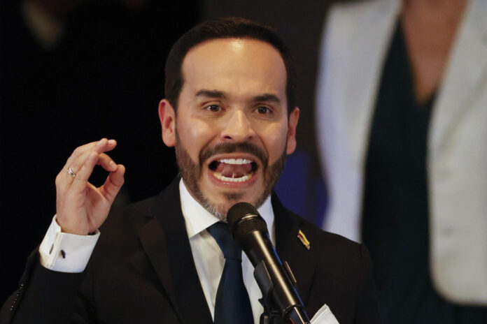 Abelardo de la Espriella habla tras recibir su credencial como presidente electo de Colombia este jueves, en Bogotá (Colombia). EFE/ Mauricio Dueñas Castañeda
