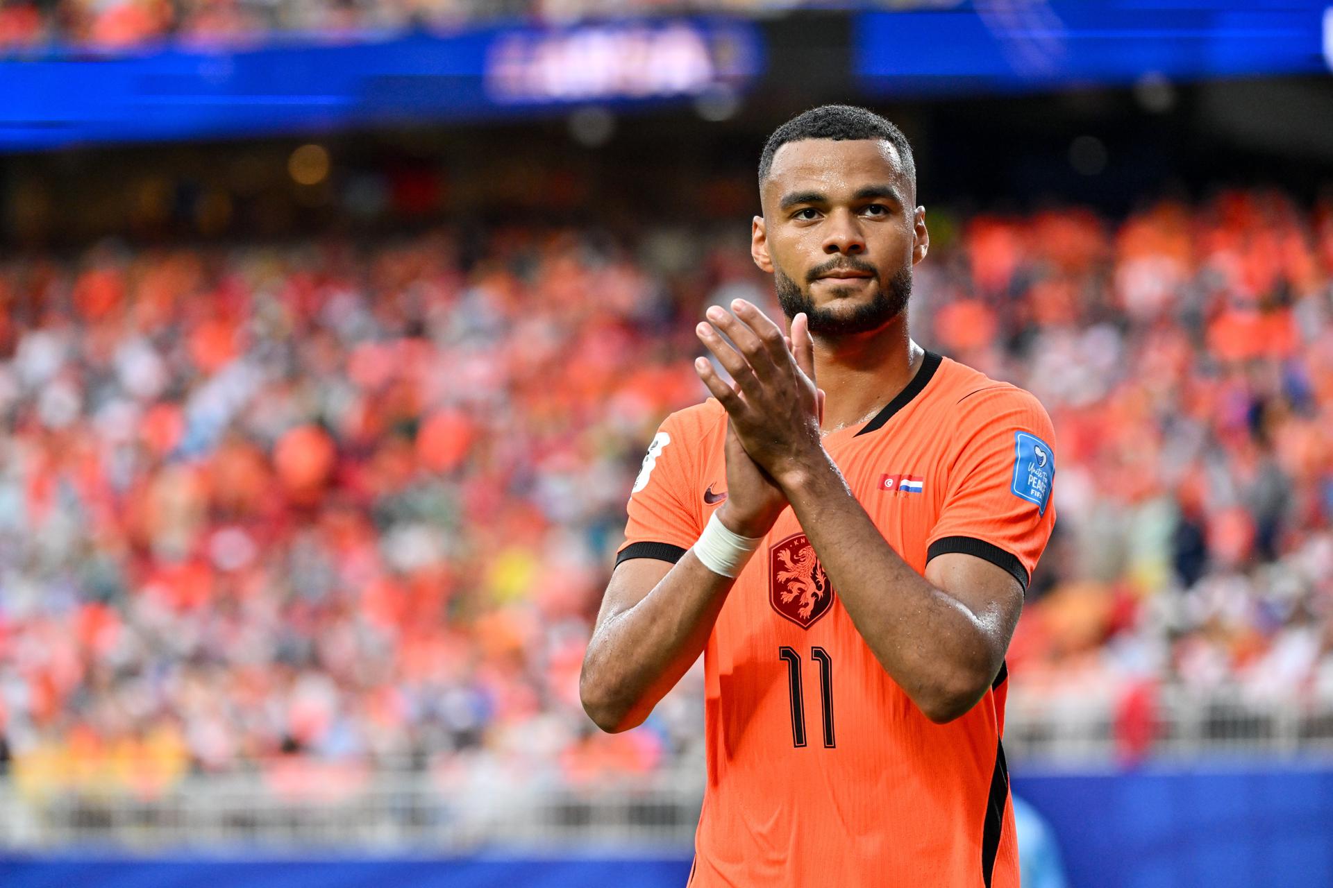 El neerlandés Cody Gakpo celebra este jueves en Kansas City la clasificación de su país a la fase de dieciseisavos de final del Mundial. EFE/EPA/AMY KONTRAS
