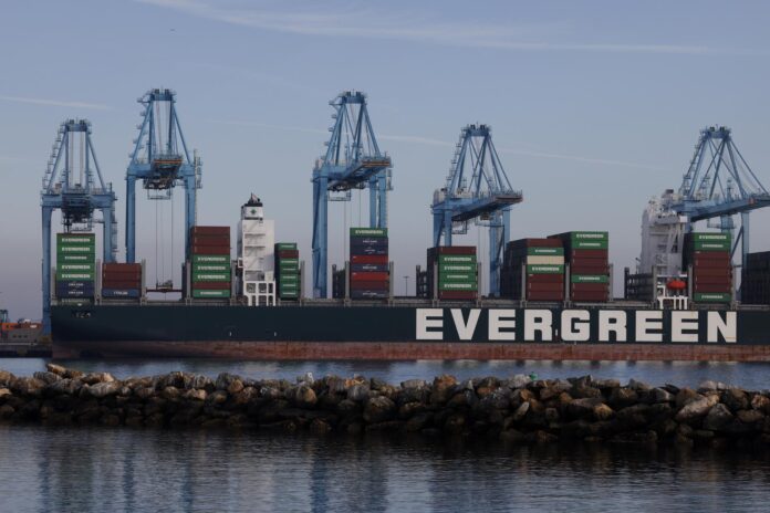 Fotografía de archivo de un barco de la compañía taiwanesa Evergreen.
EFE/EPA/CAROLINE BREHMAN
