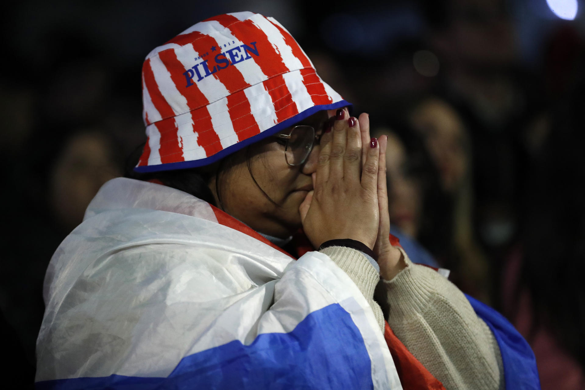 Aficionados de Paraguay reaccionan durante el partido del grupo D del Mundial de Estados Unidos, México y Canadá entre su selección y Australia. EFE/ Juan Pablo Pino

