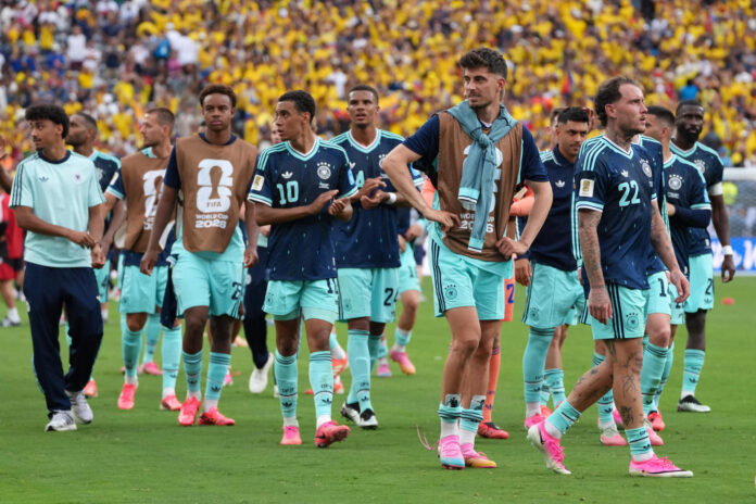 Los jugadores de Alemania, tras la derrota con Ecuador. EFE/ Angel Colmenares
