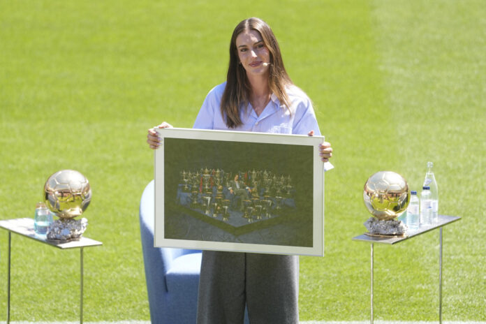 Fotografía del pasado 27 de mayo, en la que puede verse a la centrocampista Alexia Putellas, durante su despedida como futbolista del Barcelona. EFE/Enric Fontcuberta
