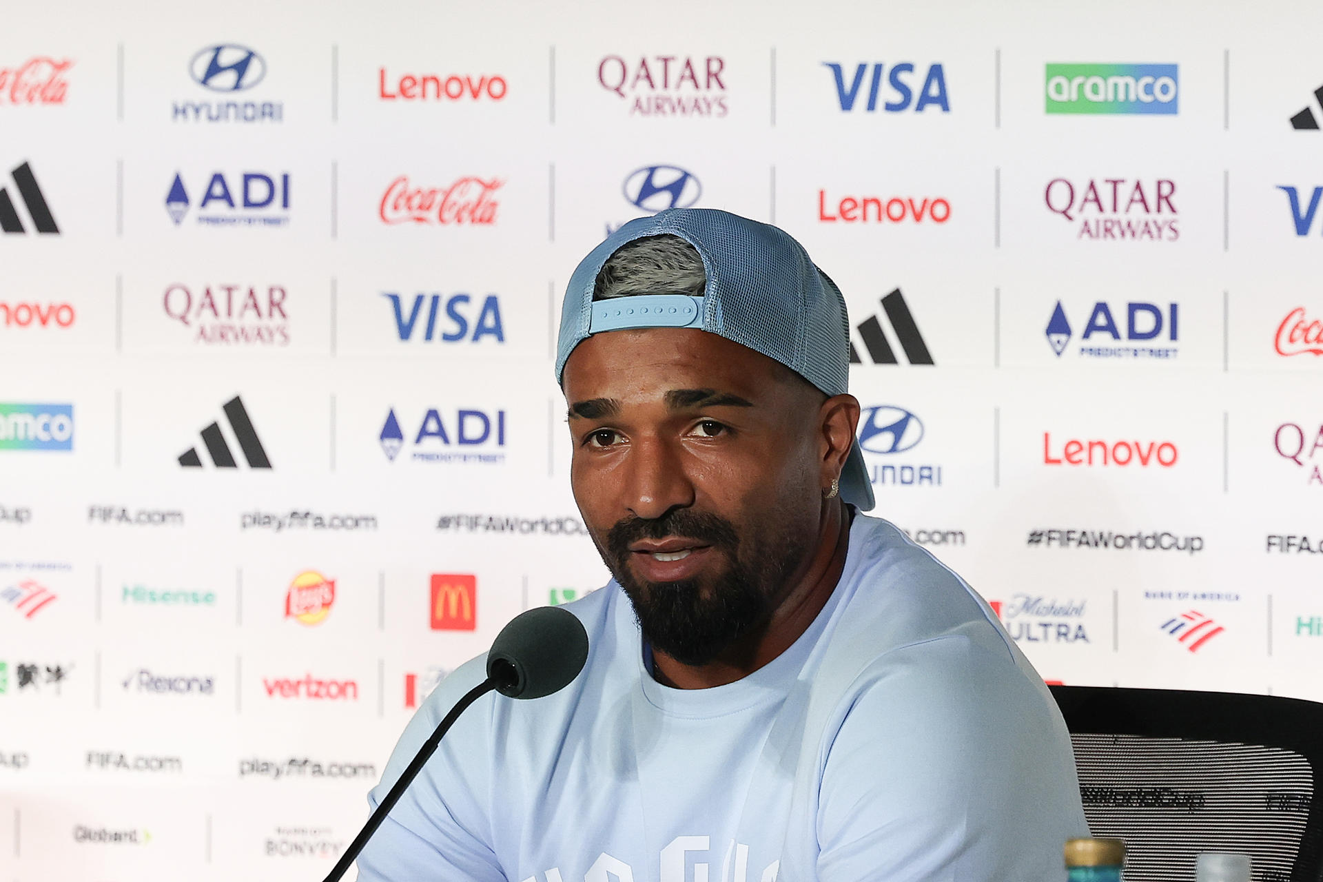 Rodrigo Aguirre de Uruguay asiste a una rueda de prensa este jueves, en el estadio Akron en Guadalaja (México). EFE/ Alex Cruz
