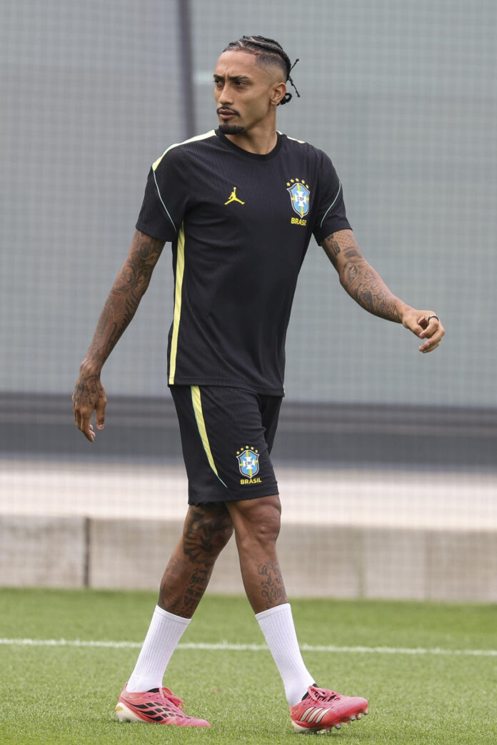 El delantero de Brasil Raphinha durante un entrenamiento en el centro de entrenamiento Columbia Park en Morristown, New Jersey (EE.UU.). EFE/SEBASTIÃO MOREIRA
