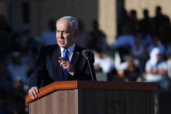 El primer ministro israelí, Benjamin Netanyahu, durante un intervención ante oficiales de las fuerzas de Defensa israelíes. EFE/EPA/ABIR SULTAN
