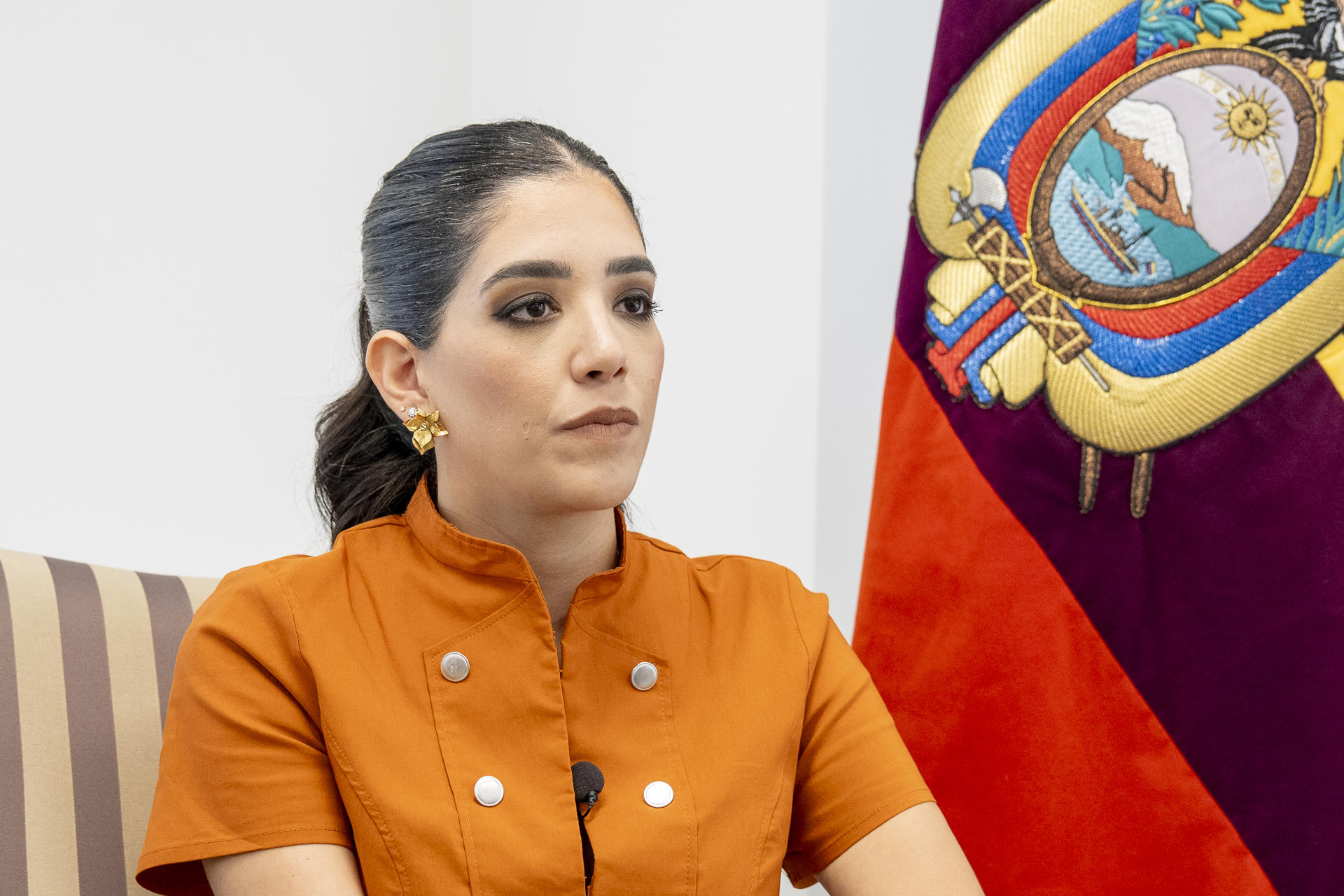 La viceministra de Turismo de Ecuador, María José Reshuan, habla durante una entrevista con EFE este viernes, en Nueva York (EE.UU.). EFE/Ángel Colmenares
