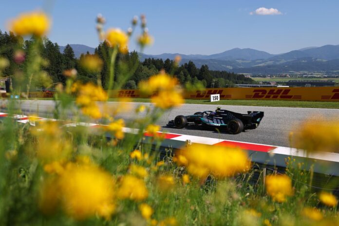 SPIELBERG (Austria), 26/06/2026.- Mercedes driver Andrea Kimi Antonelli of Italy competes in a Practice session for the Formula One Austrian Grand Prix, at the Red Bull Ring race track in Spielberg, Austria, 26 June 2026. The 2026 Formula 1 Austrian Grand Prix will be held on 28 June. (Fórmula Uno, Italia) EFE/EPA/ANNA SZILAGYI
