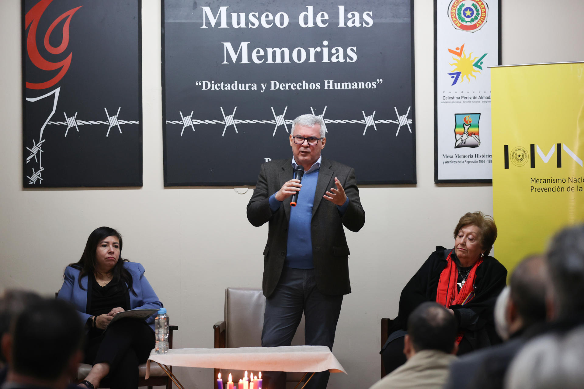 La coordinadora residente de ONU en Paraguay, Hanny Cueva (i); el presidente del Mecanismo Nacional de Prevención de la Tortura de Paraguay, Óscar Ayala (c), y la directora del Museo de las Memorias de Paraguay, María Stella Cáceres, asisten a la conmemoración del ‘Día Internacional en Apoyo a las Víctimas de la Tortura’, este viernes  en Asunción (Paraguay). EFE/ Juan Pablo Pino
