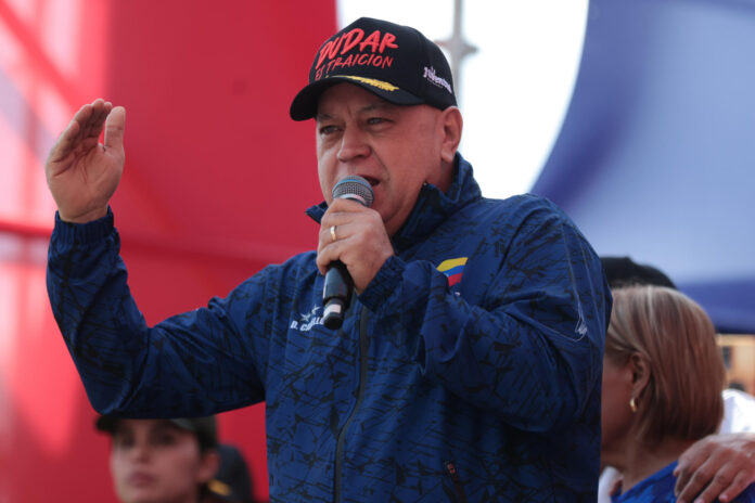 Fotografía de archivo en la que se captó al ministro de Interior de Venezuela, Diosdado Cabello, durante un acto público, en Caracas (Venezuela). EFE/Ronald Peña
