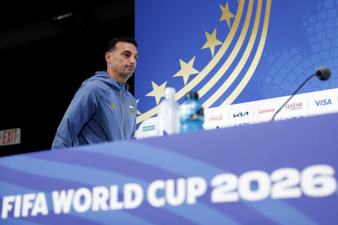 El seleccionador de Argentina, Lionel Scaloni, asiste a una rueda de prensa en Dallas (Estados Unidos). EFE/ Mariscal
