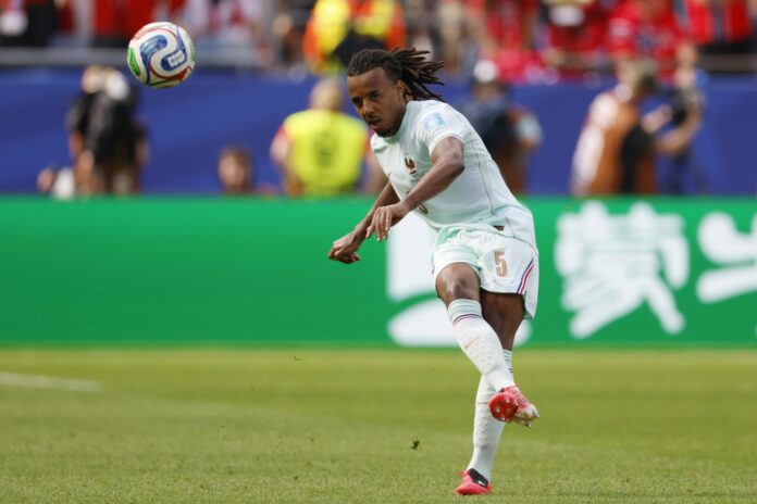 Jules Koundé, de Francia, en acción durante el partido ante Noruega que cerró el Grupo I del Mundial 2026. Los galos ganaron por 1-4. EFE/EPA/GREG M. COOPER
