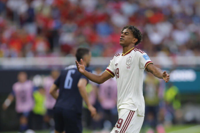 Lamine Yamal de España reacciona este viernes, en un partido del grupo H del Mundial de la FIFA 2026 entre Uruguay y España en el estadio Akron en Guadalajara (México). EFE/ Francisco Guasco
