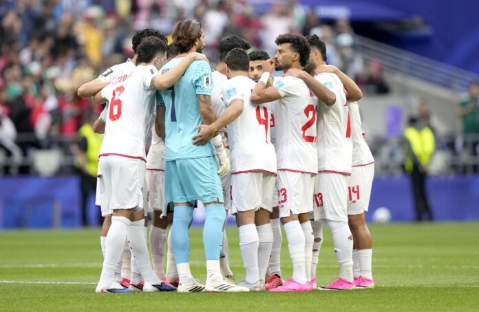 Jugadores de la selección de Egipto celebran este viernes en Seattle la clasificación a los dieciseisavos de final del Mundial. EFE/EPA/STEPHEN BRASHEAR
