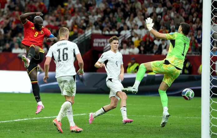 Romelu Lukaku (i), de Bélgica, marca el cuarto gol de su equipo con un cabezazo durante el partido de la fase de grupos de la Copa Mundial de la FIFA 2026 entre Nueva Zelanda y Bélgica en Vancouver (Canadá). EFE/BOB FRID
