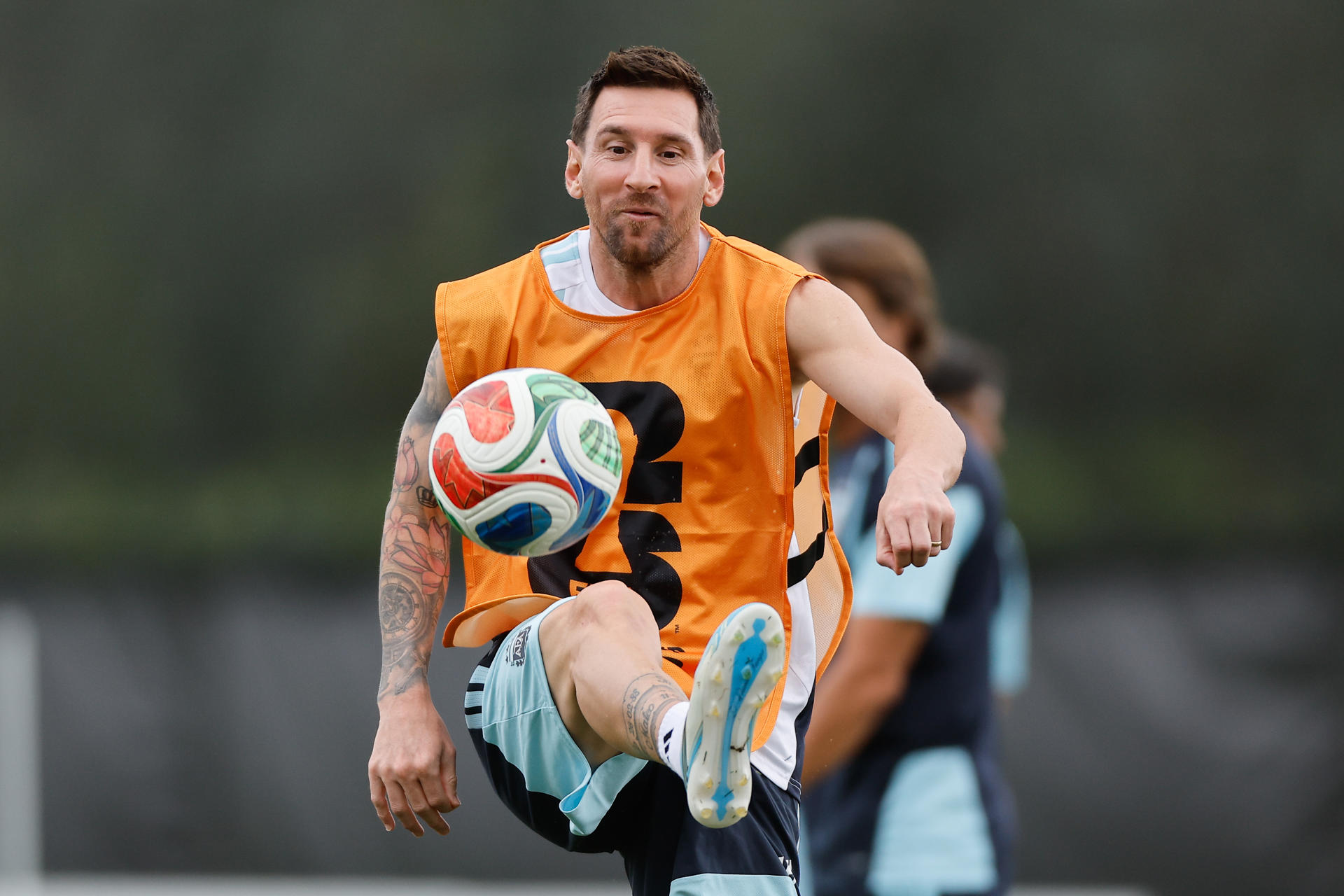 El delantero de la selección argentina de fútbol Leo Messi durante el entrenamiento que el combinado nacional llevó a cabo en el Compass Minerals National Performance Center, en Kansas City. EFE/Juan Ignacio Roncoroni
