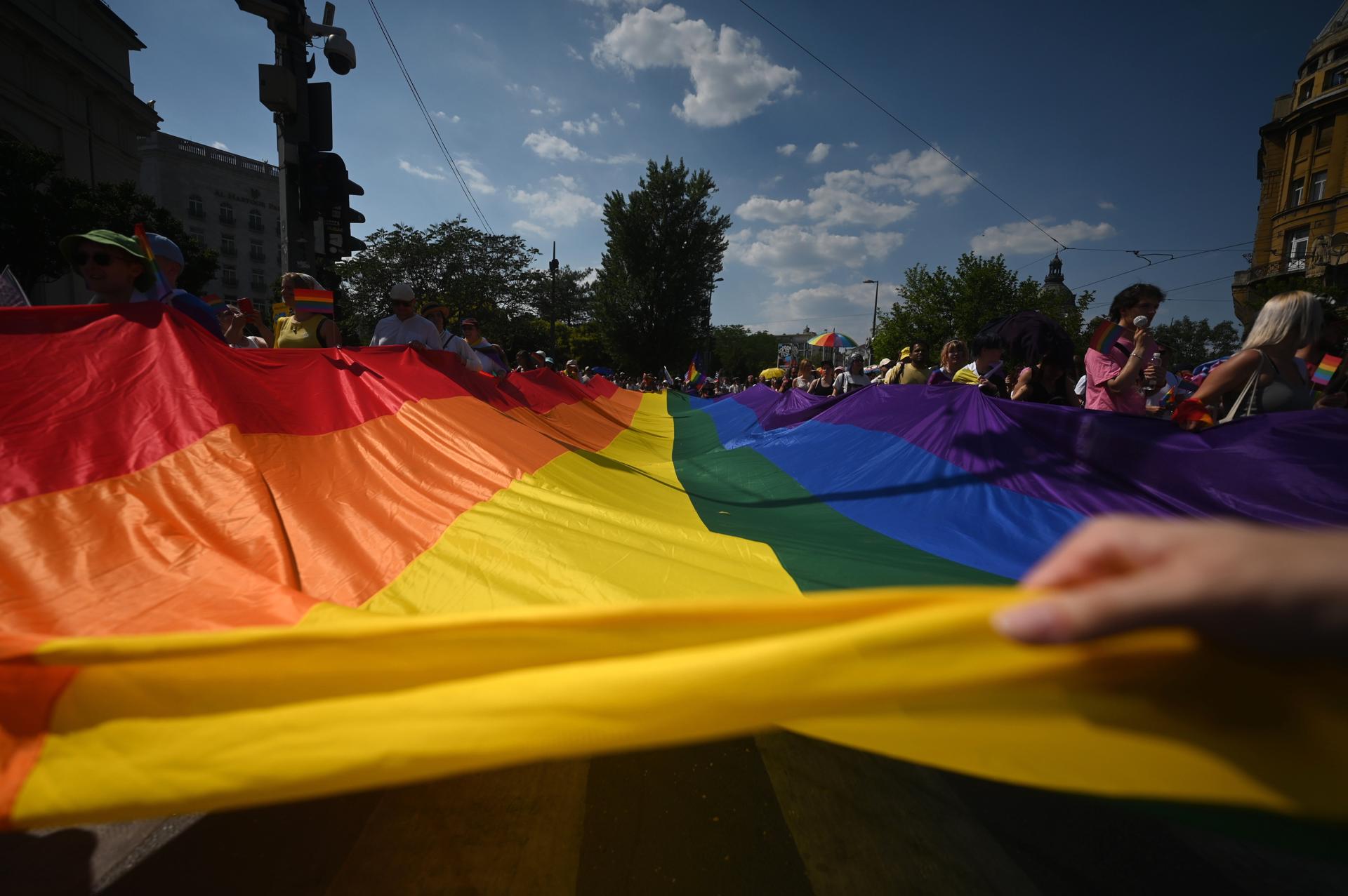 Participantes en la marcha del Orgullo en Budapest el 27 de junio de 2026. EFE/EPA/Zoltan Kocsis HUNGARY OUT
