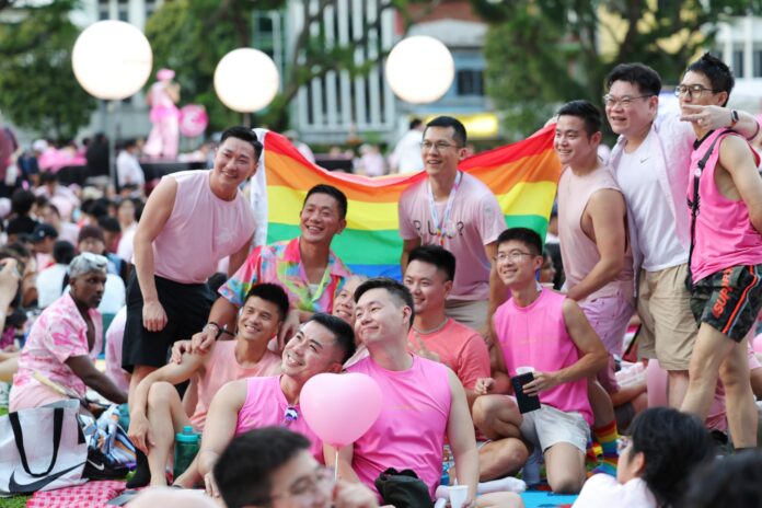 Participantes en el Orgullo LGTBI de Singapur, conocido como Pink Dot (Punto Rosa). EFE/EPA/HOW HWEE YOUNG

